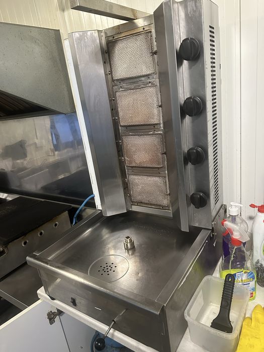 Дюнер Машина с 4 пити на газ с уред за рязане