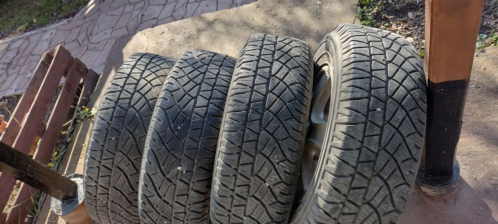 Гуми и джанти за Хюндай 16  цола Санта фе