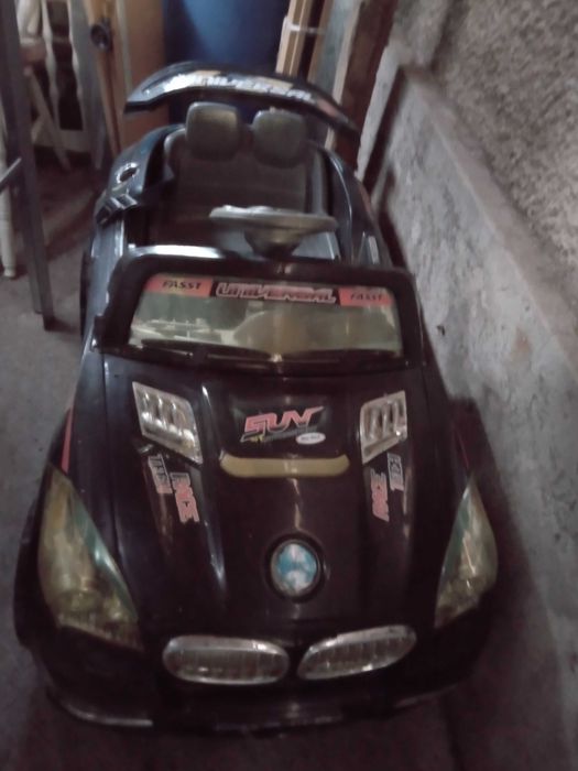 БМВ двуместен Джип с акумулатор и дистанционно за деца от 2 до 7 год