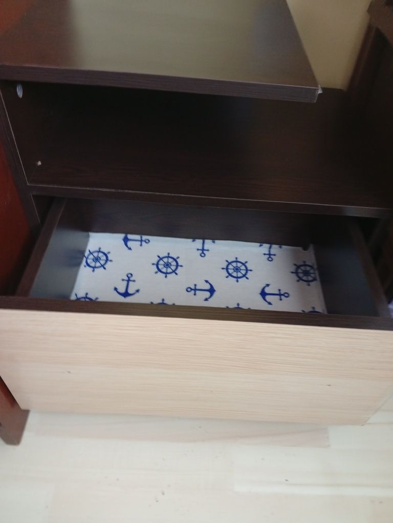 Нощтно шкафче...