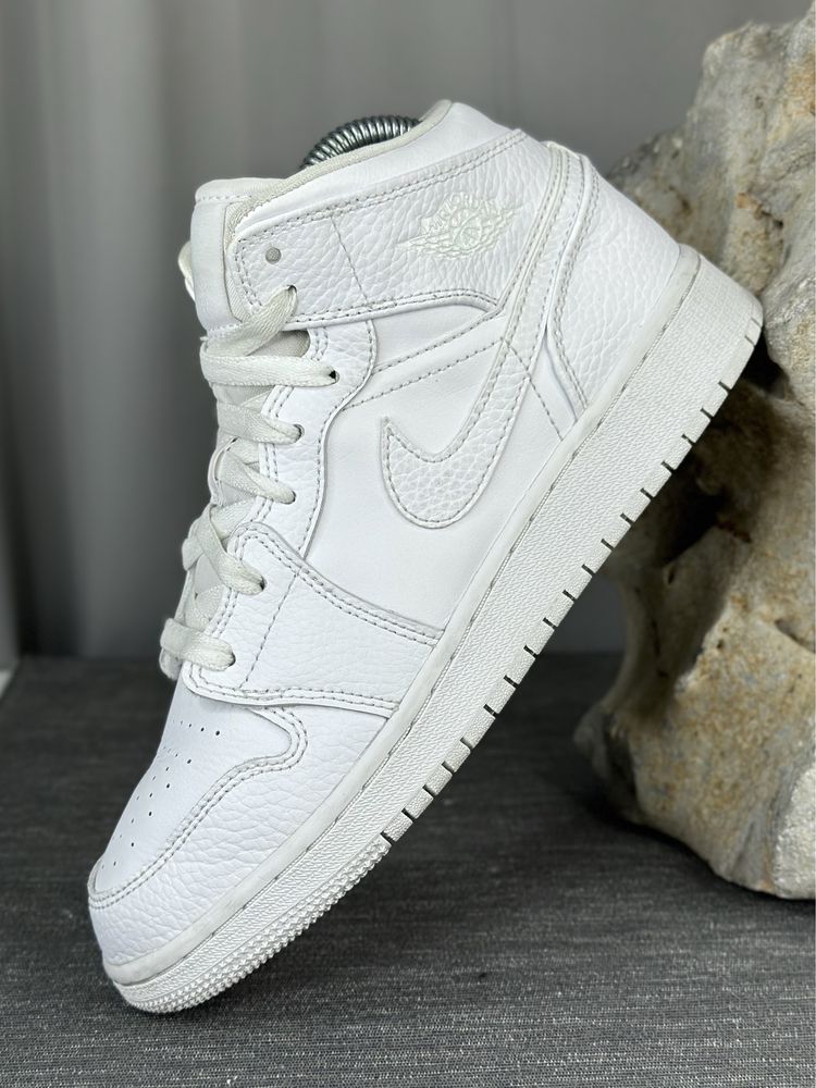 Дамски обувки маратонки NIKE Air Jordan 1, номер 37.5