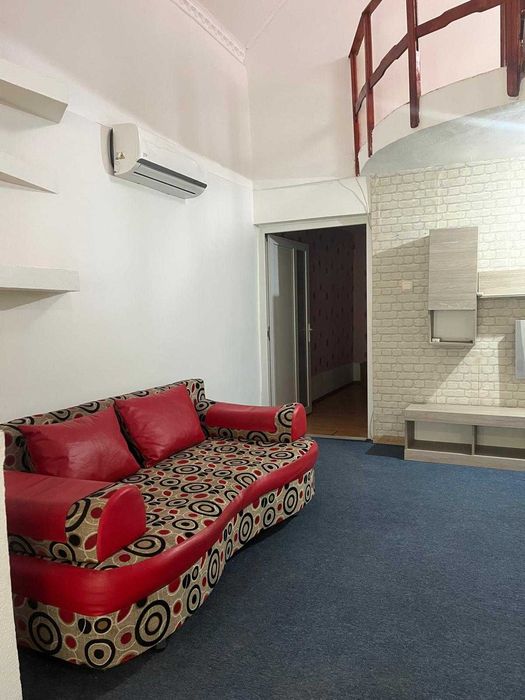 de inchiriat trei camere, casuta P+M, curte si parcare proprie