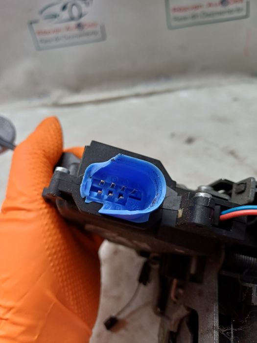 broasca dreapta spate volkswagen touran - motorina 2012