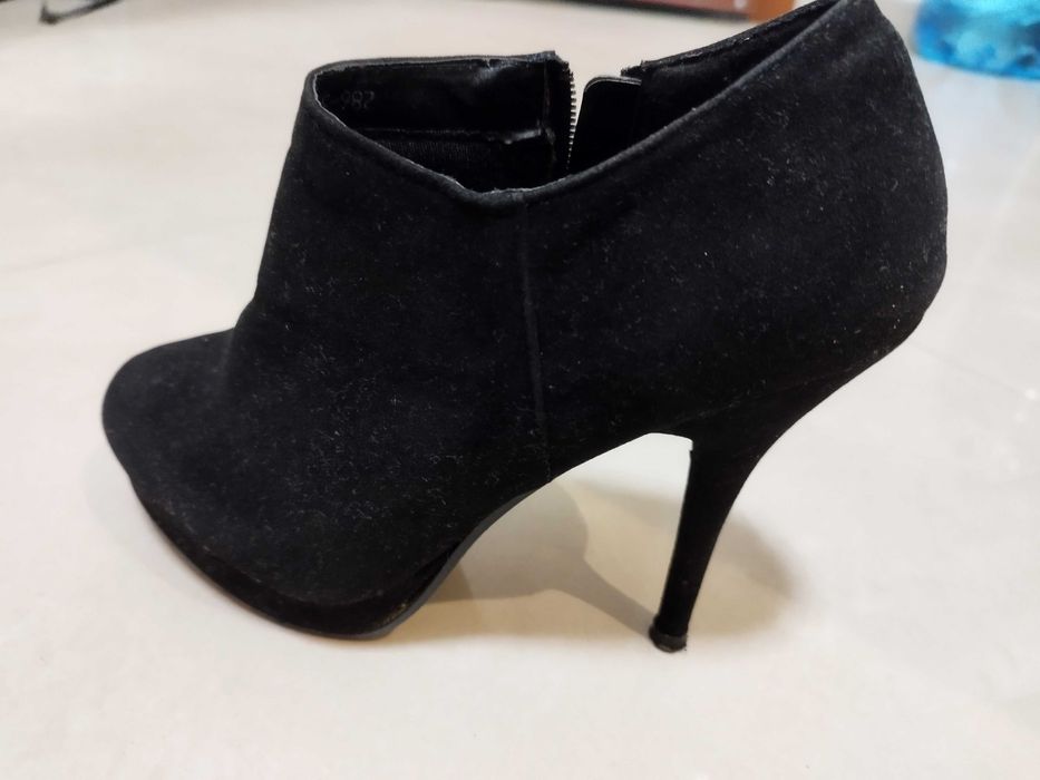 Маратонки и обувки на ток