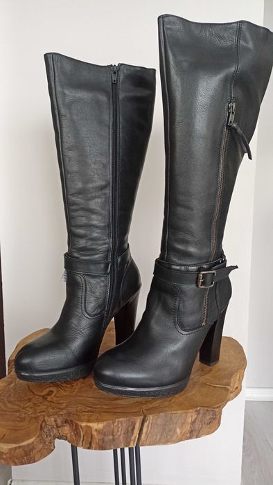 Продавам  дамски ботуши естествена кожа, черни или цвят кафе