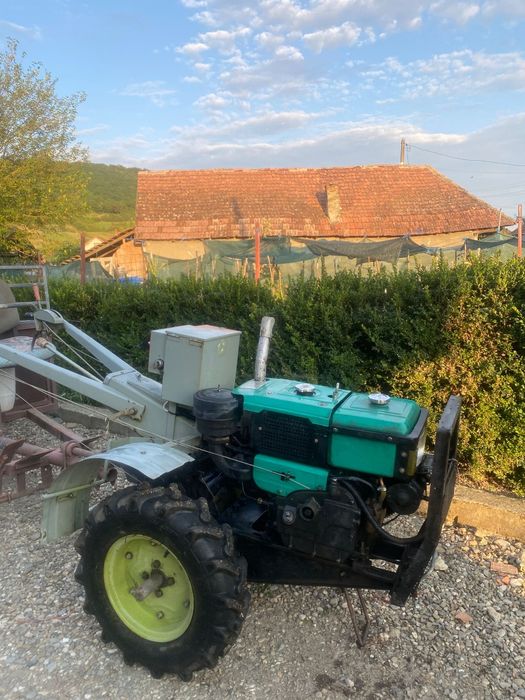 Vând motocultor dizel 12.5 cp + accesorii
