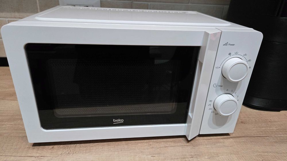 Cuptor microunde BEKO 20l, 700W, alb