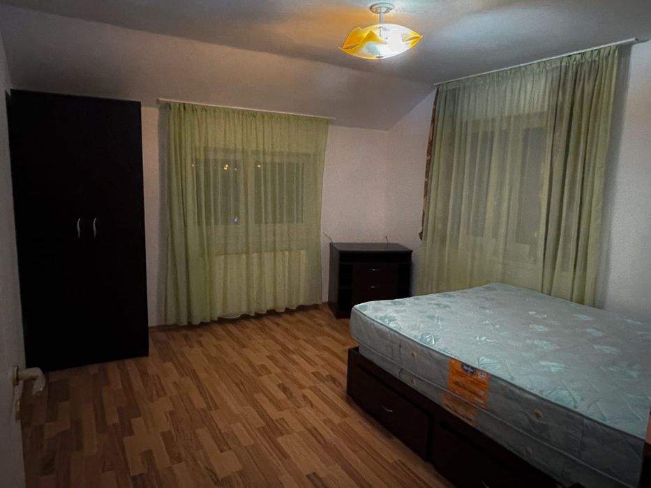 Casă de închiriat