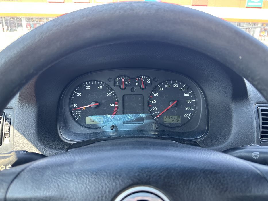 Se vinde VW Golf 4 benzina 1.4 16 V