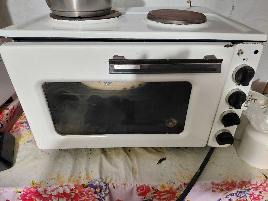 Продавам стара печка раховец работи много добре за годините си