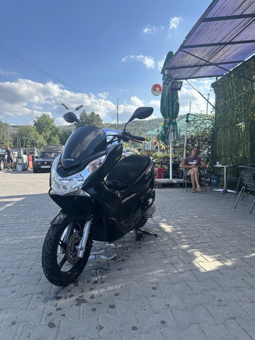 Honda pcx 125.