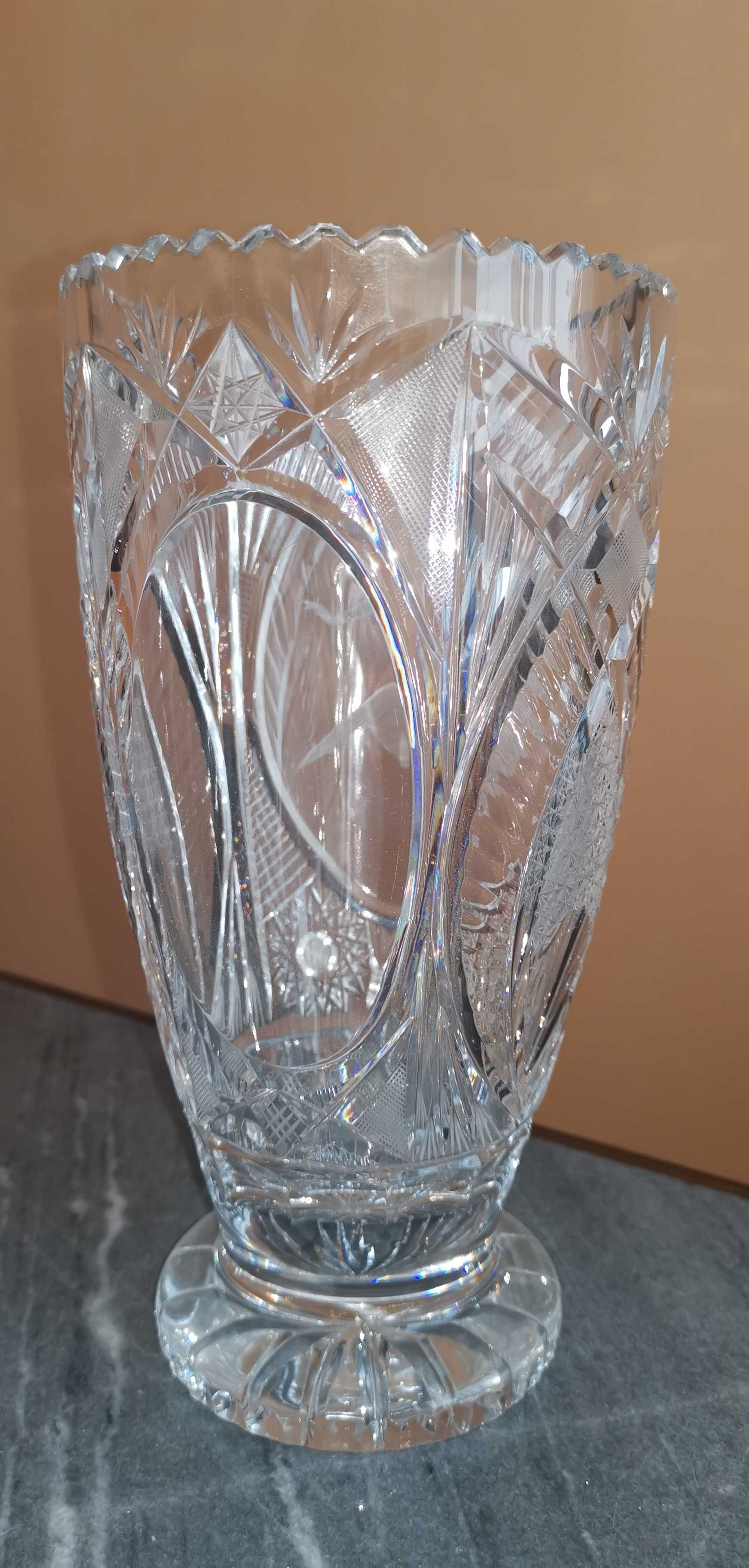 Кристална ваза 26 см. чешки кристал , висока + кристална фруктиера