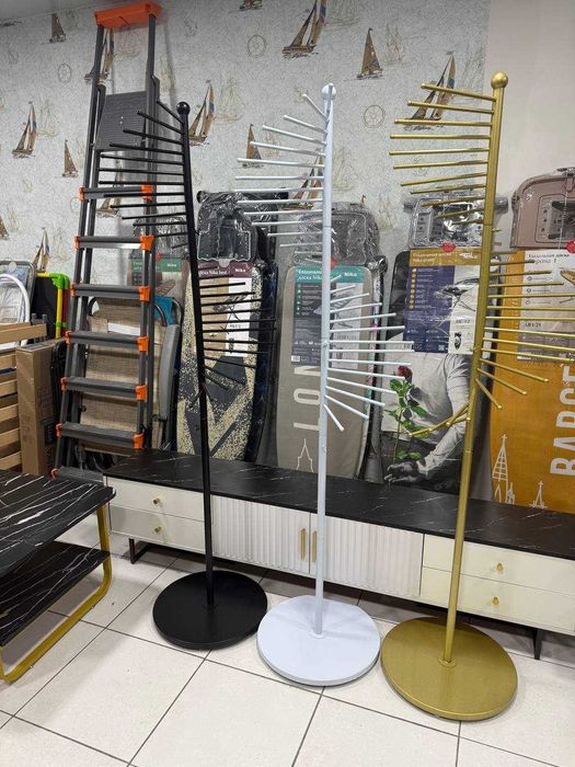 Напольная спиральная стойка для демонстрации и хранения шарфов платков