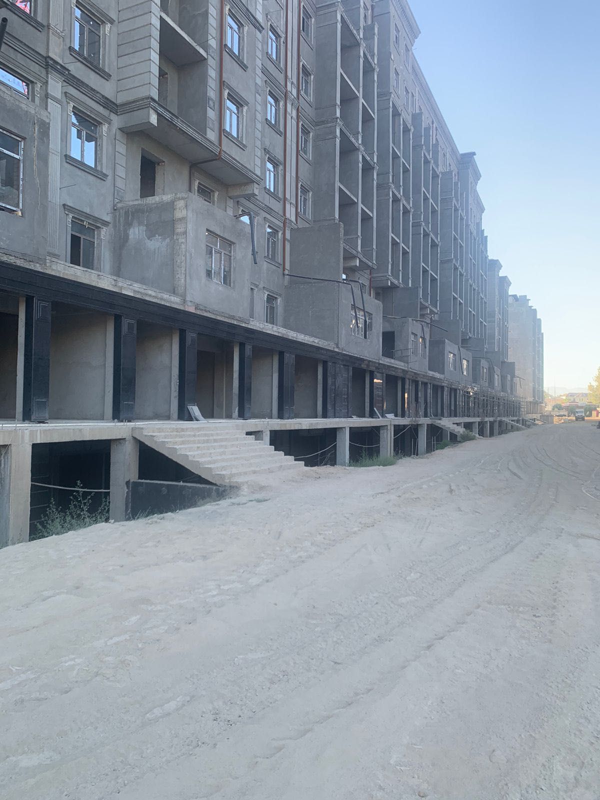 продается помещение 97,8 кв.м. полуподвал в жилом доме SAMARQAND SITY