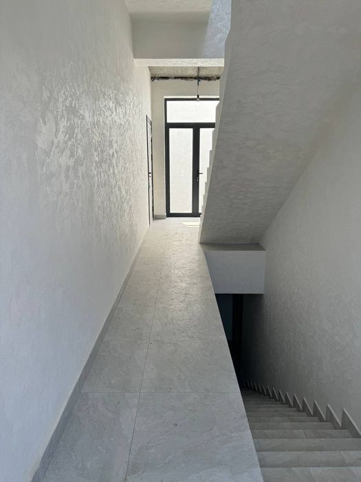 Uy sotiladi 3 etajli Yengi qurilgan 3 etajli Kadastri bor