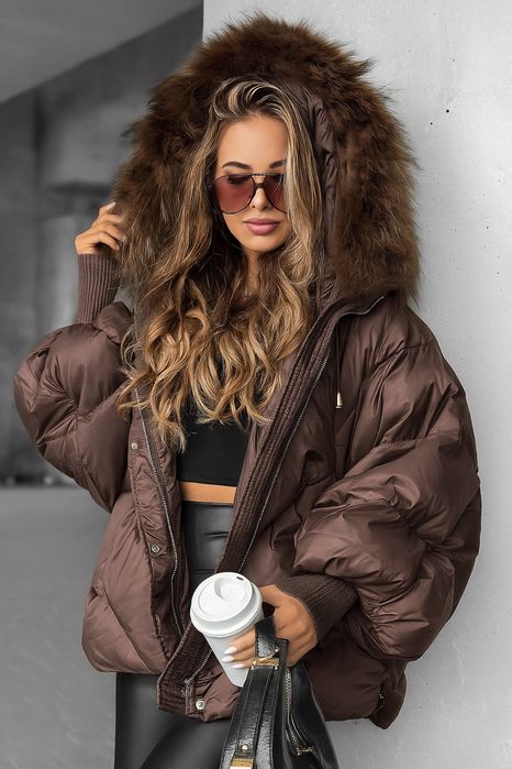 Geaca oversized groasa cu blana naturala pe gluga