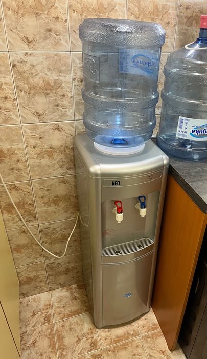 Диспенсър машина топла, гореща и студена вода NEO електронно охлаждане