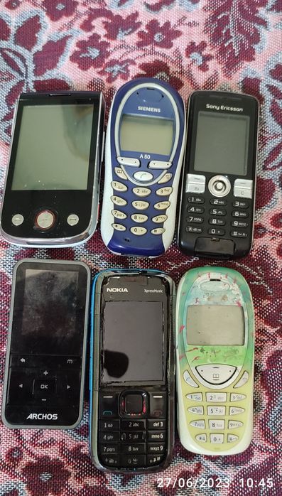 Телефони за части