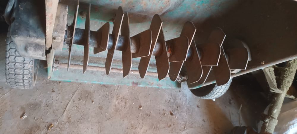 Se vinde scarificator de gazon