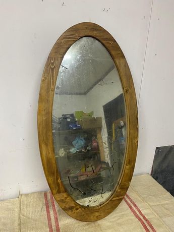 Oglinda veche(mobila veche)