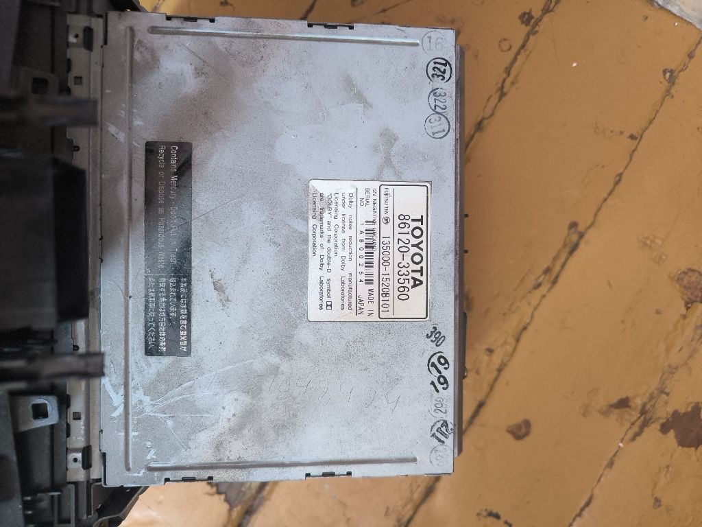 Продам штатную  магнитолу  с windom .