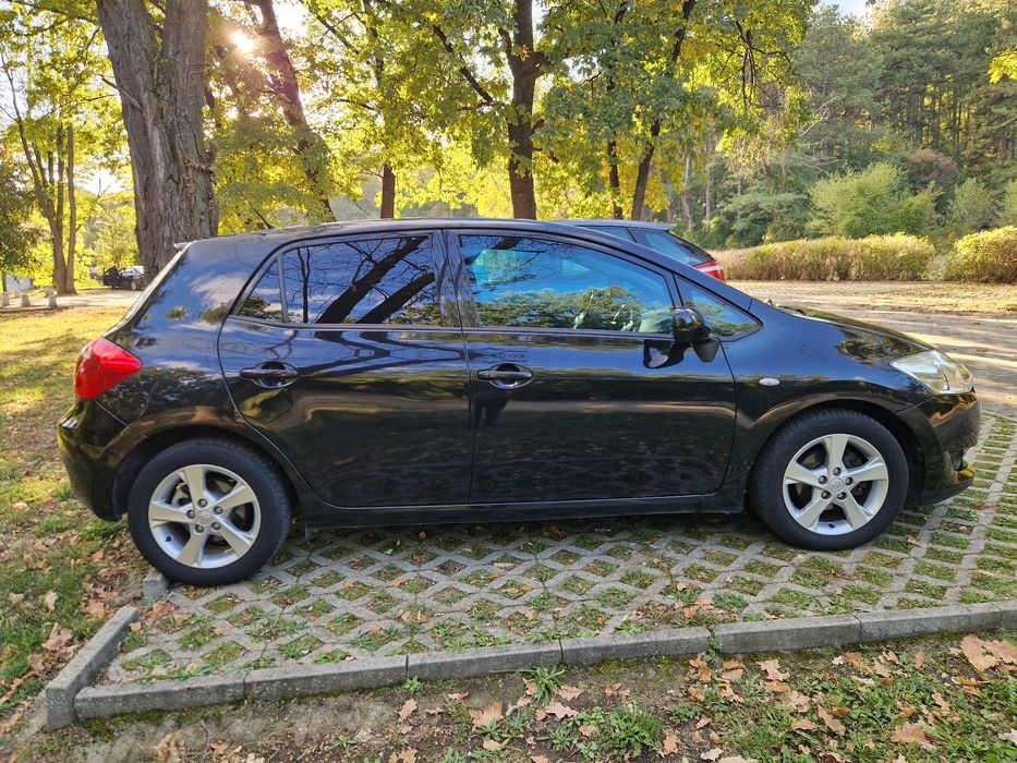 Toyota Auris 2010 г. (фейслифт); D-4D; 90 к.с.; шест скорости