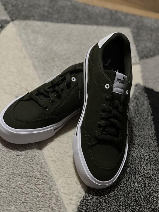 Vând o pereche de adidași Puma