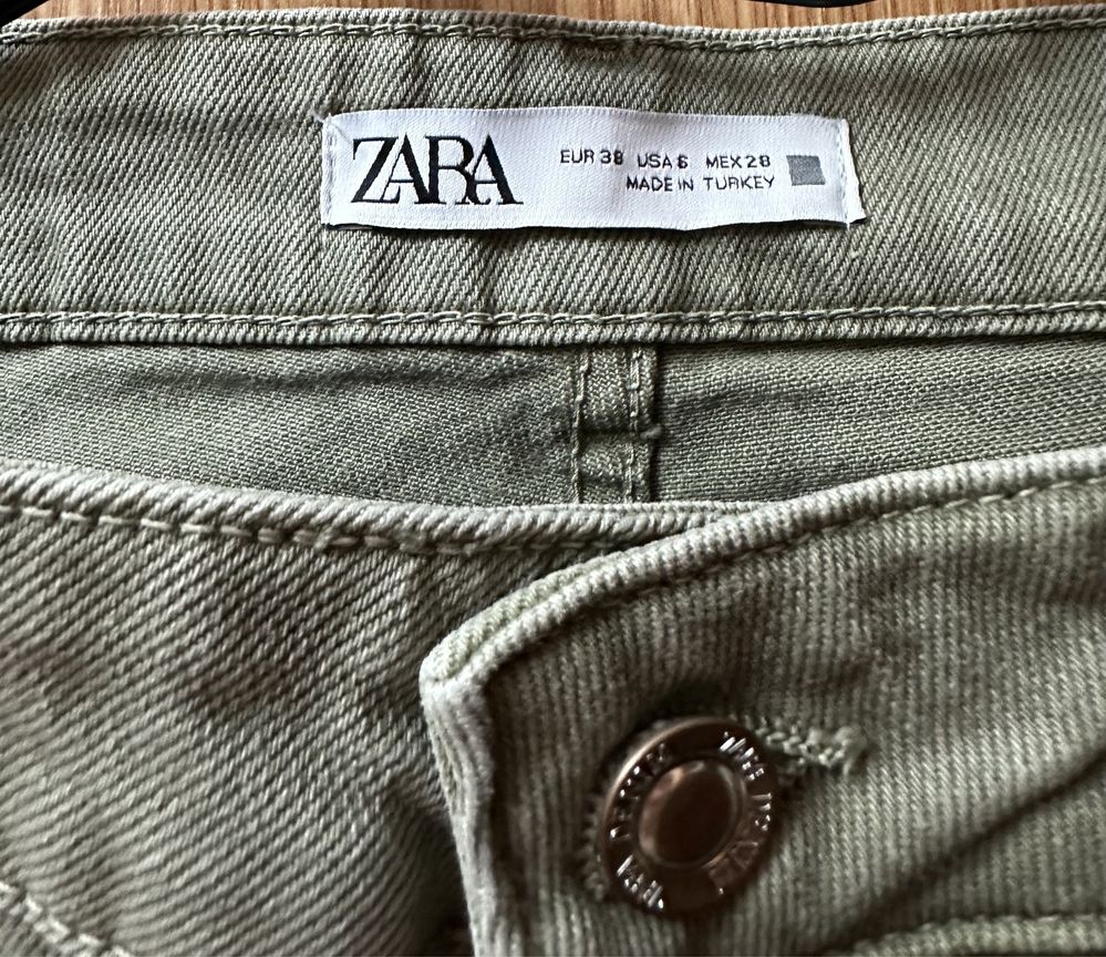 De vanzare pantaloni Zara marimea 38