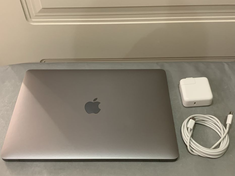 Срочно продам идеальный MacBook Air 13 2020, i3, 8GB, SSD 256GB