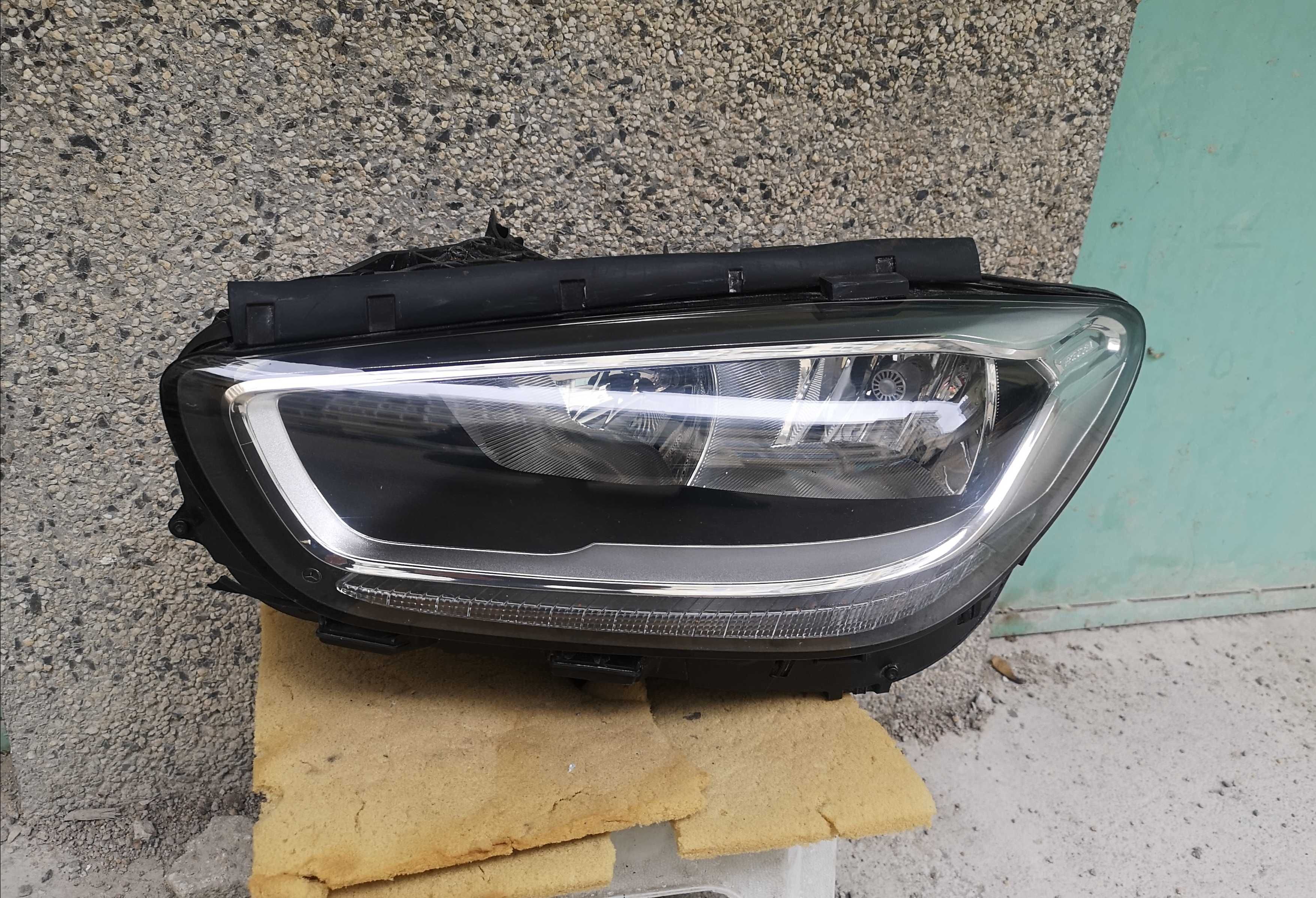 Оригинален фар Мерцедес Б 247  Mercedes B W247 Led