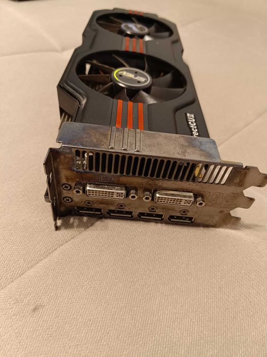 Placă Video AMD Radeon HD 6950 Asus