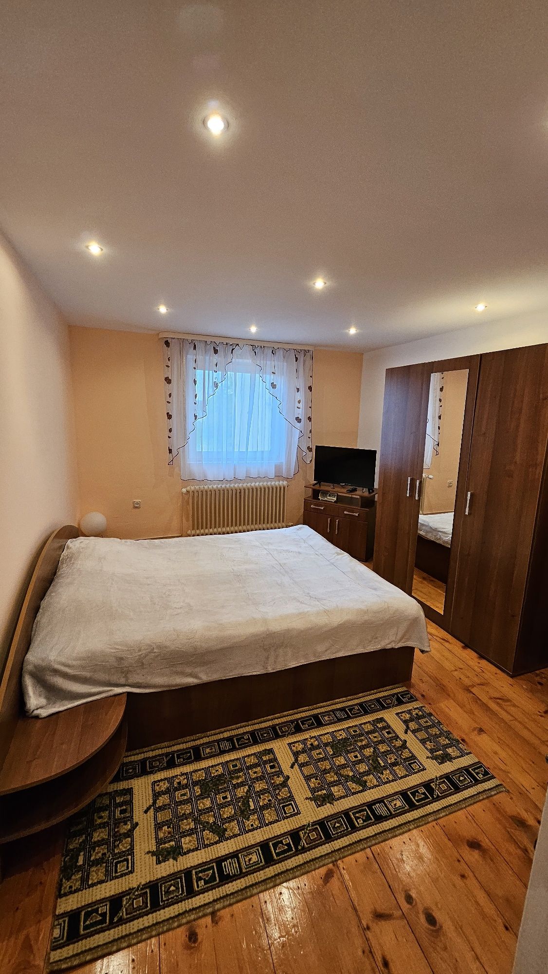 CASA DE VANZARE CU 5 CAMERE, str DD Rosca  460mp teren, în Turnisor