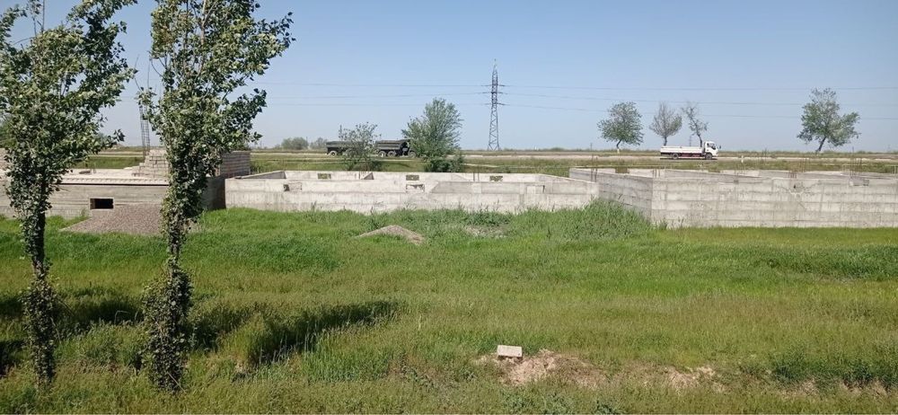 Sirdaryo viloyatida m36 yol boyida 4 sotiq yer sotiladi