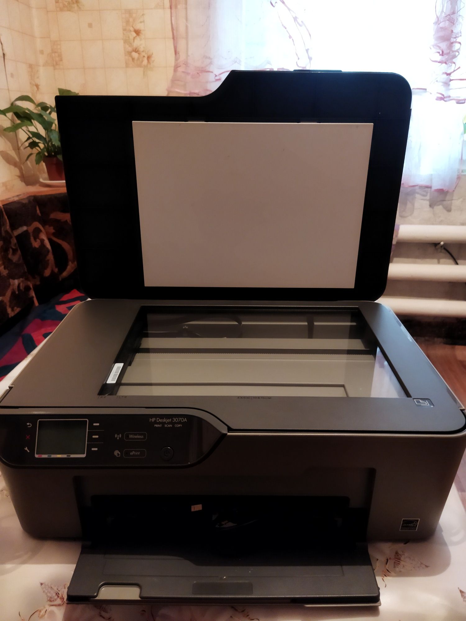 Продам цветное принтер 3 в 1 hp Deskjet 3070A [печать,сканер,ксерокс]