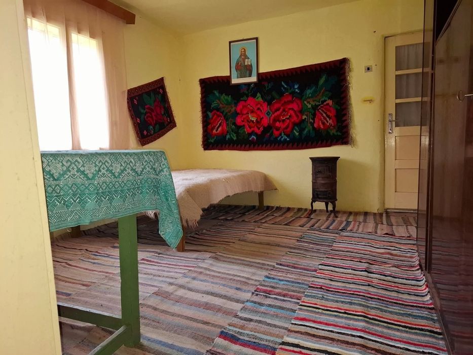 Casa si teren intravilan 5594 mp , utilități, livadă, Grințieș (Neamț)