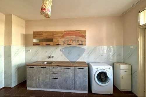 Продава се Тристаен апартамент в Шумен, Пазара - 78 кв.м за 1759 €/кв.м - Снимка #2