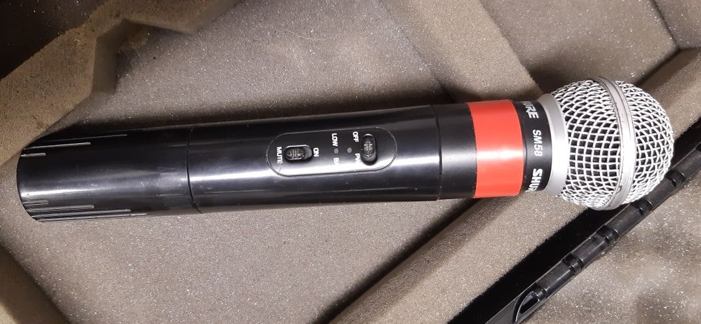 Microfon cu emițător shure sm 58