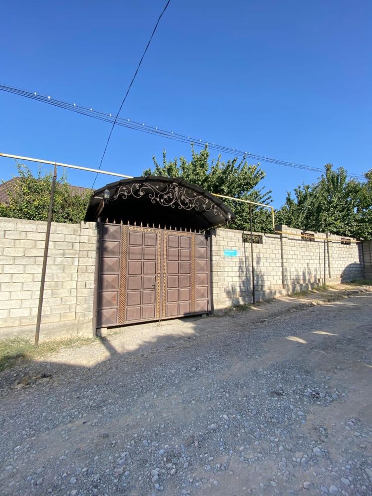 Продается дом и времянка.