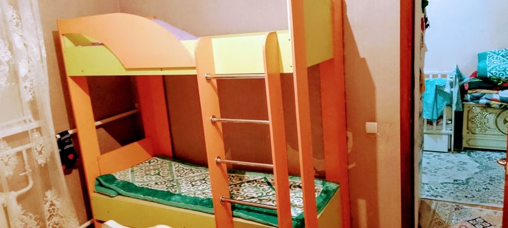 Детский кровать продам в отличном состоянии