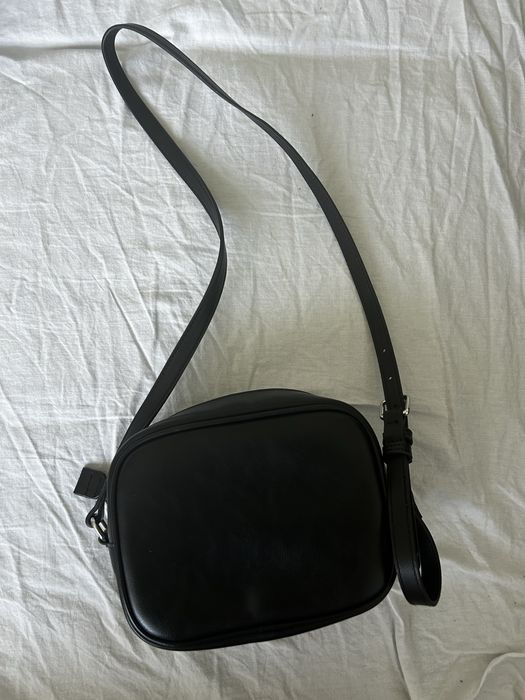 Vand geanta Tommy Jeans purtata o singura data