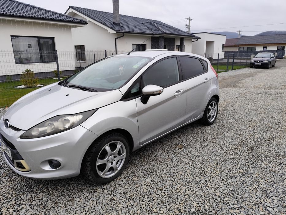 Vând Ford Fiesta