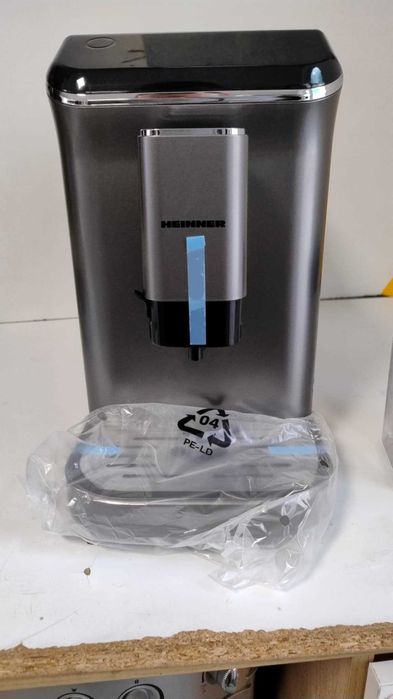 Кафе автомат-машина Heinner 20 бара 1350 W с контейнер за мляко