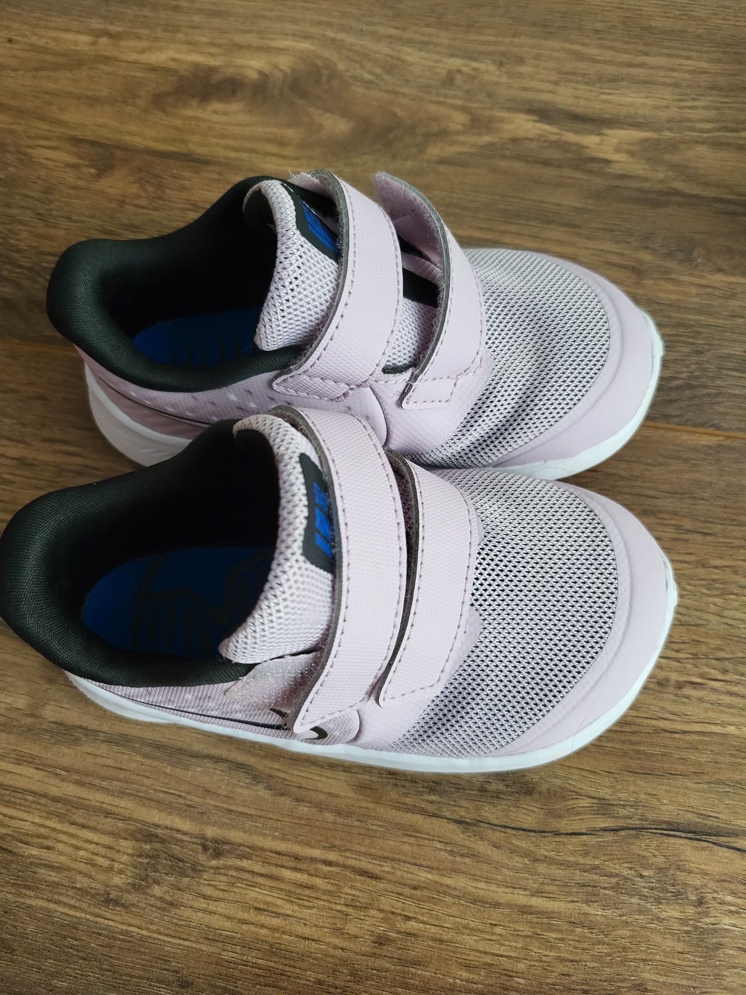 Pantofi sport Nike. Ușori.  Culoare lila. Mărimea 23.5 EUR
