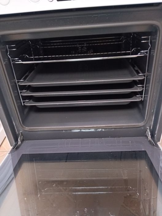 Свободно стояща печка с керамичен плот Бош Bosch   2 години Гаранция!