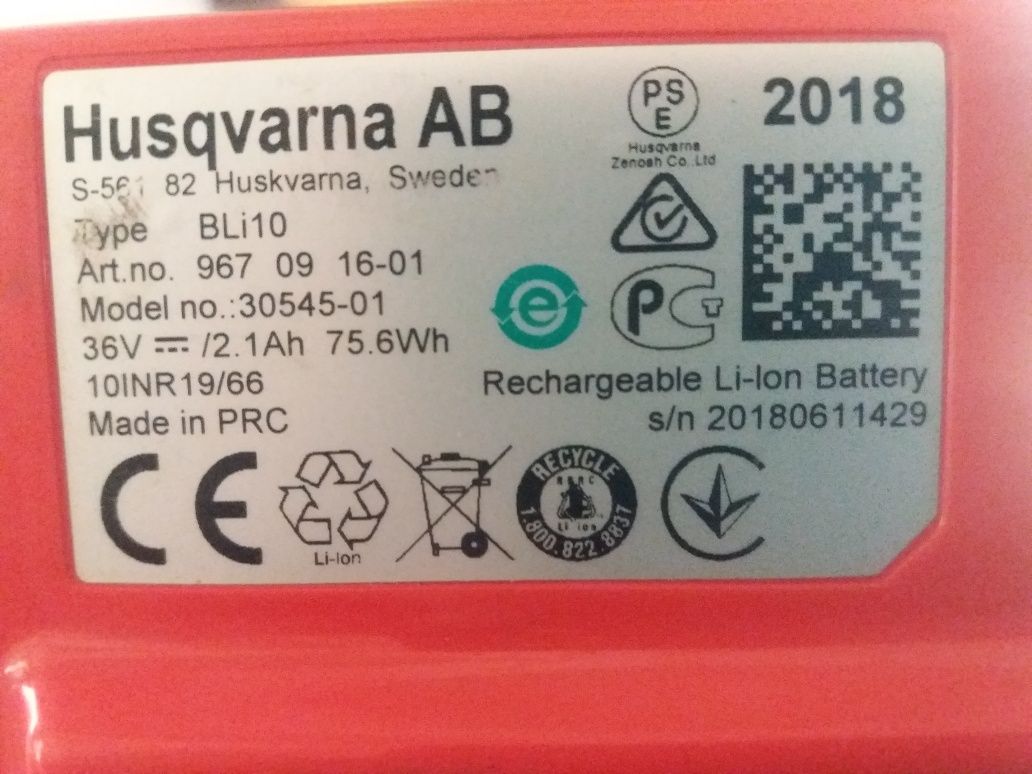 baterie Husqvarma și Garden36v/2,1A,/5A excelentă