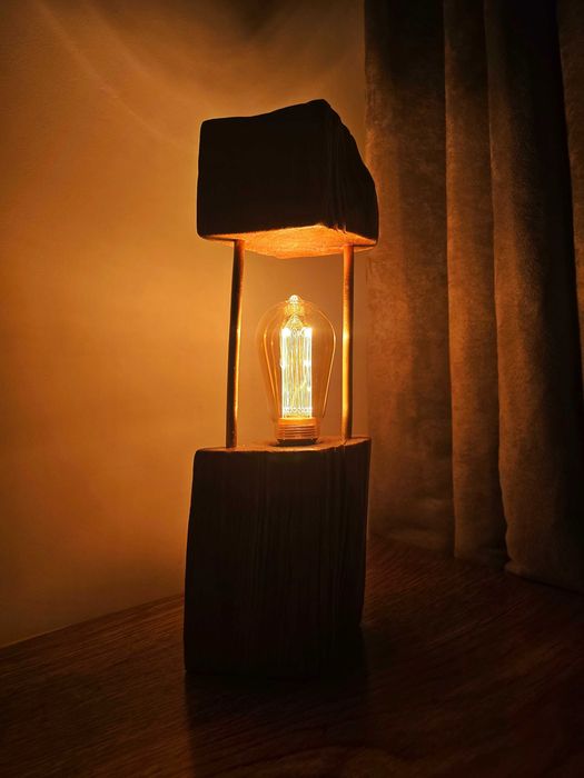 Lampă birou decorativă din lemn masiv de stejar cu bec Edison vintage