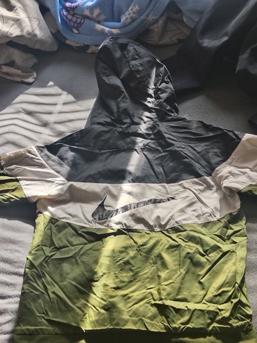 Преходно яке с качулка