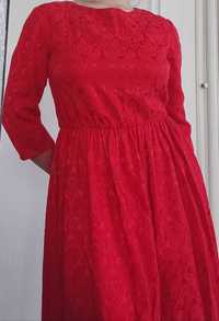 Красное и удобное платье