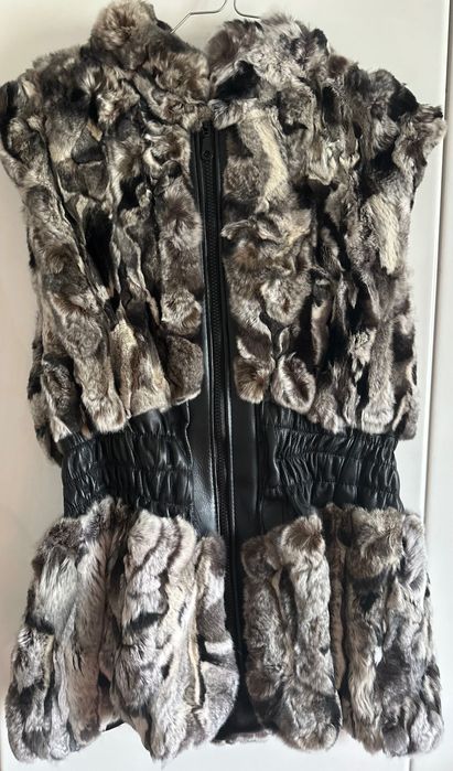 Vesta din blana de iepure nepurtată masura S,/M mic