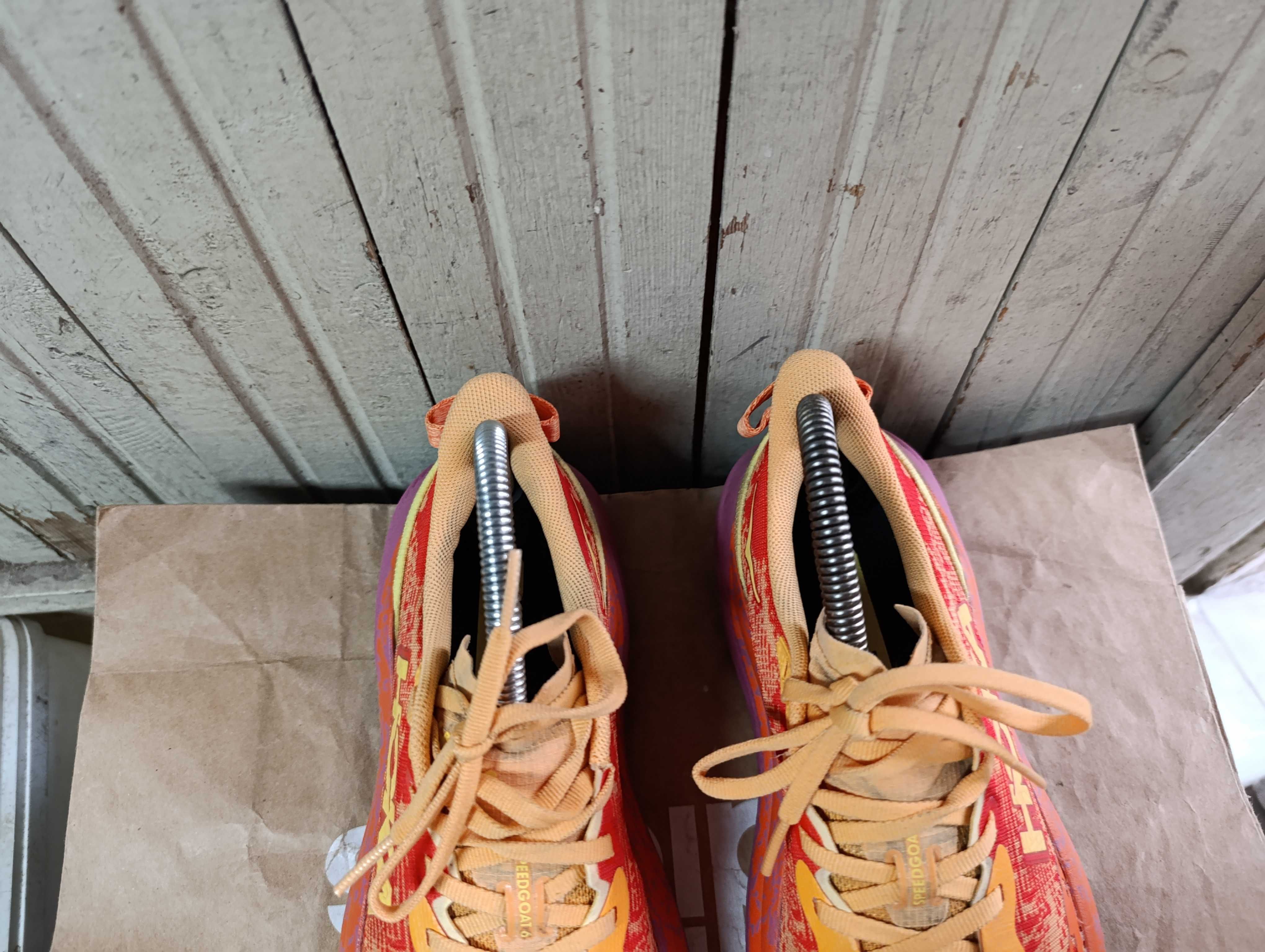 ''Hoka One One W Speedgoat 6''оригинални маратонки 38.5 номер